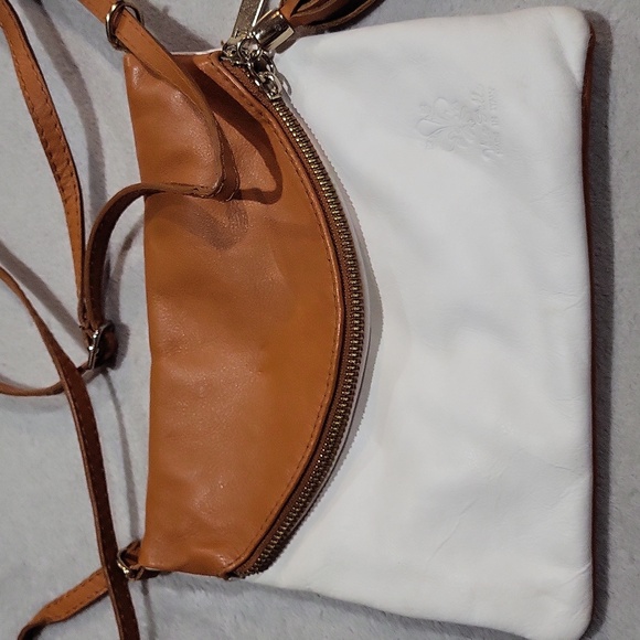 Vera Pelle Italy Leather Crossbody Bag - Picture 2 of 14